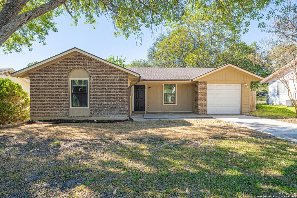 Photo of 7814 Oak Forest, Live Oak, TX 78233 (MLS # 1920937)