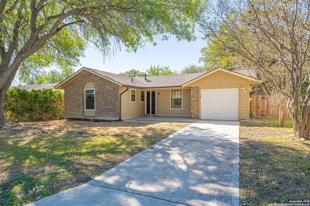 Photo of 7814 Oak Forest, Live Oak, TX 78233 (MLS # 1920937)