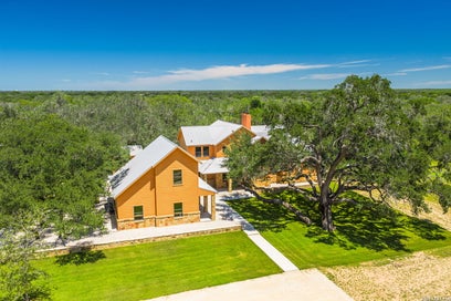 3355 Jim Brite Rd Pleasanton TX 78064