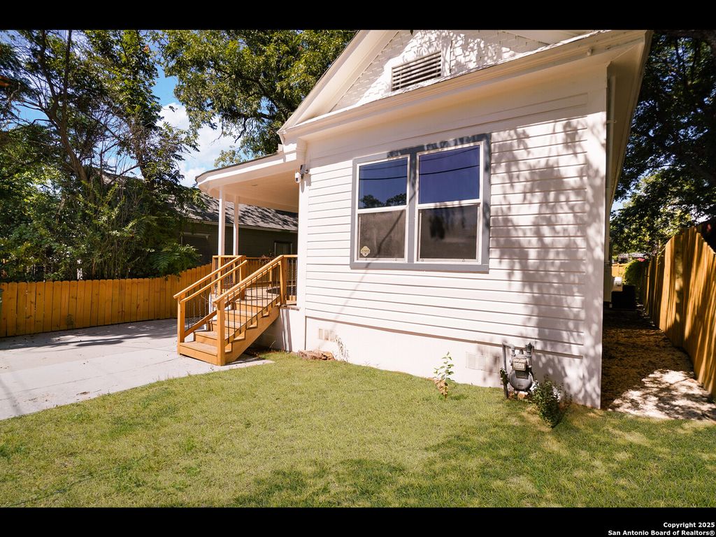 Photo of 419 N Monumental, San Antonio, TX 78202 (MLS # 1923229)