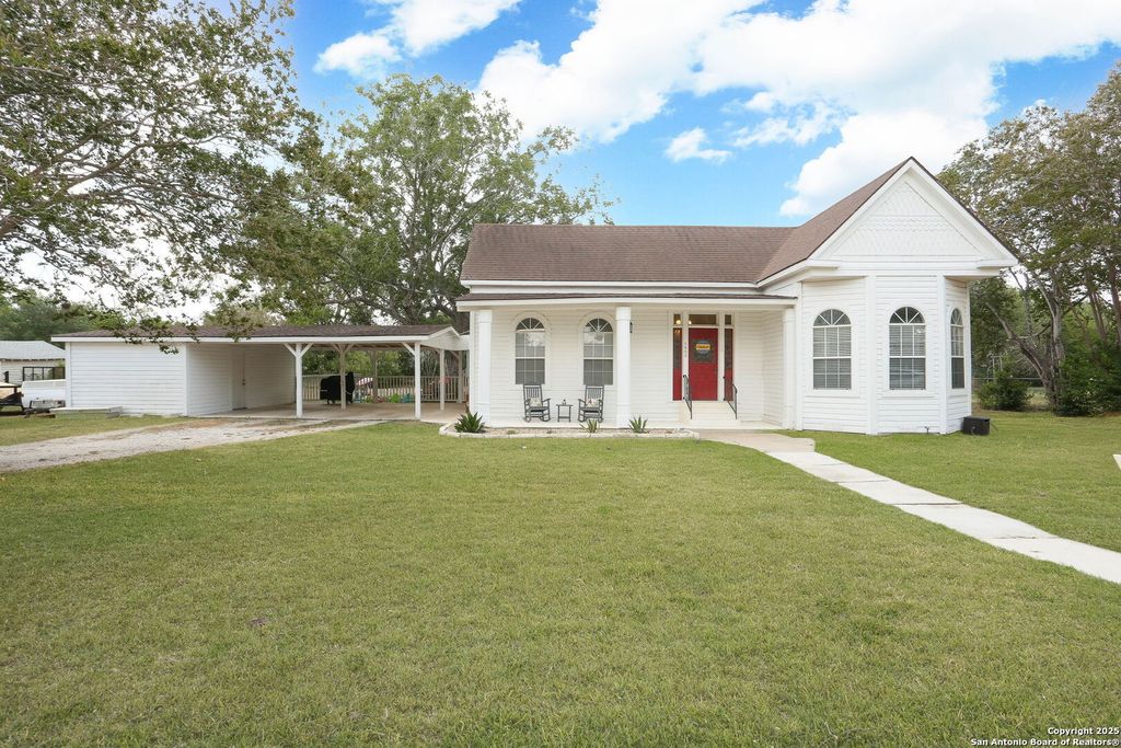 Photo of 1503 S 2nd Street, Floresville, TX 78114 (MLS # 1895036)
