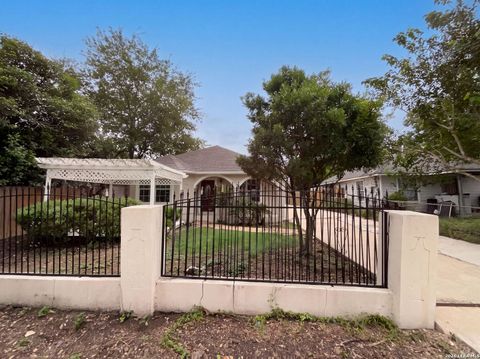 Photo of 1918 ARBOR PL, San Antonio, TX 78207 (MLS # 2002836)