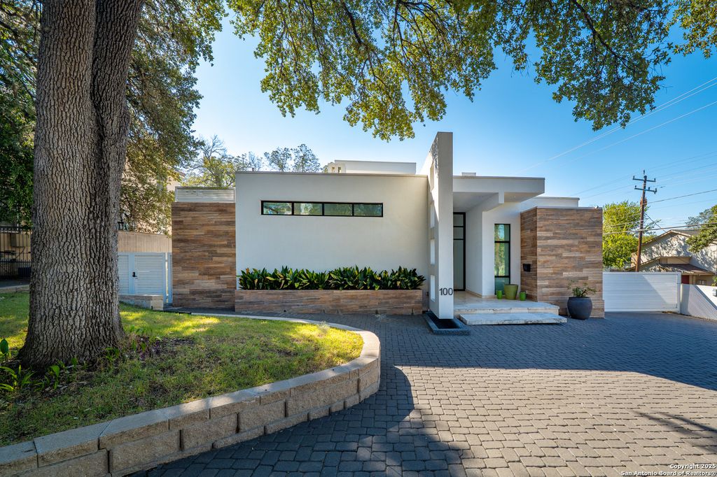 Photo of 100 Canterbury Hill, Terrell Hills, TX 78209 (MLS # 1925408)