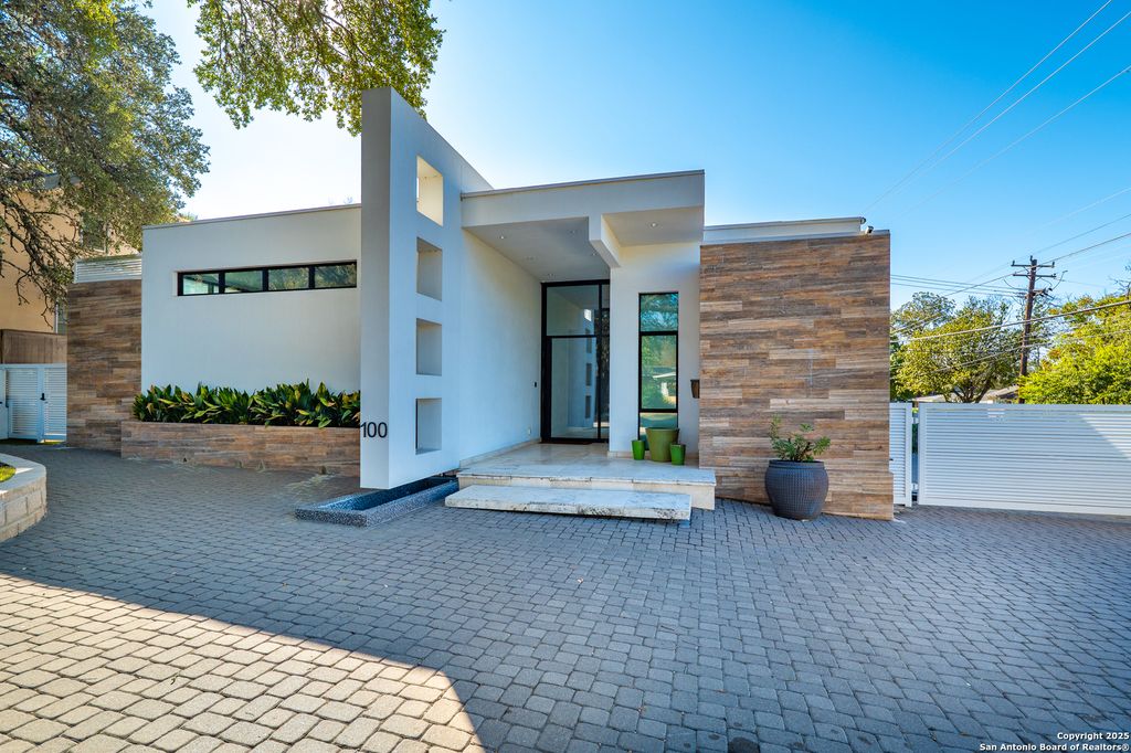 Photo of 100 Canterbury Hill, Terrell Hills, TX 78209 (MLS # 1925408)