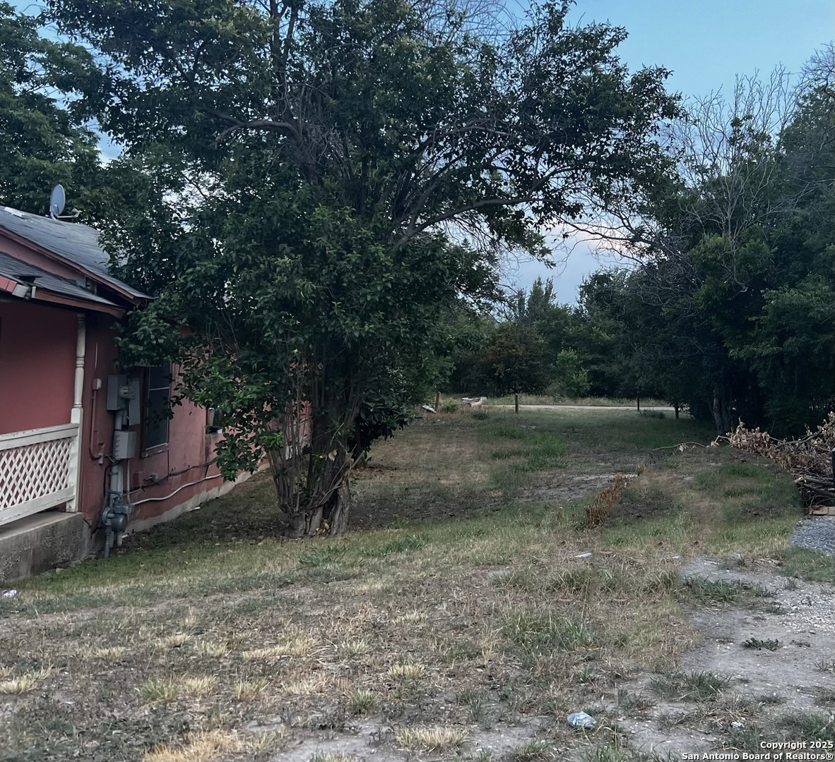 220 W Mitchell