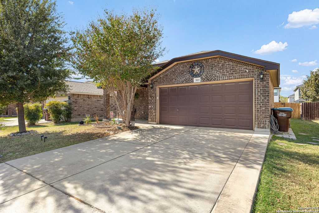 Photo of 3819 Bacall Way, Converse, TX 78109 (MLS # 1930258)