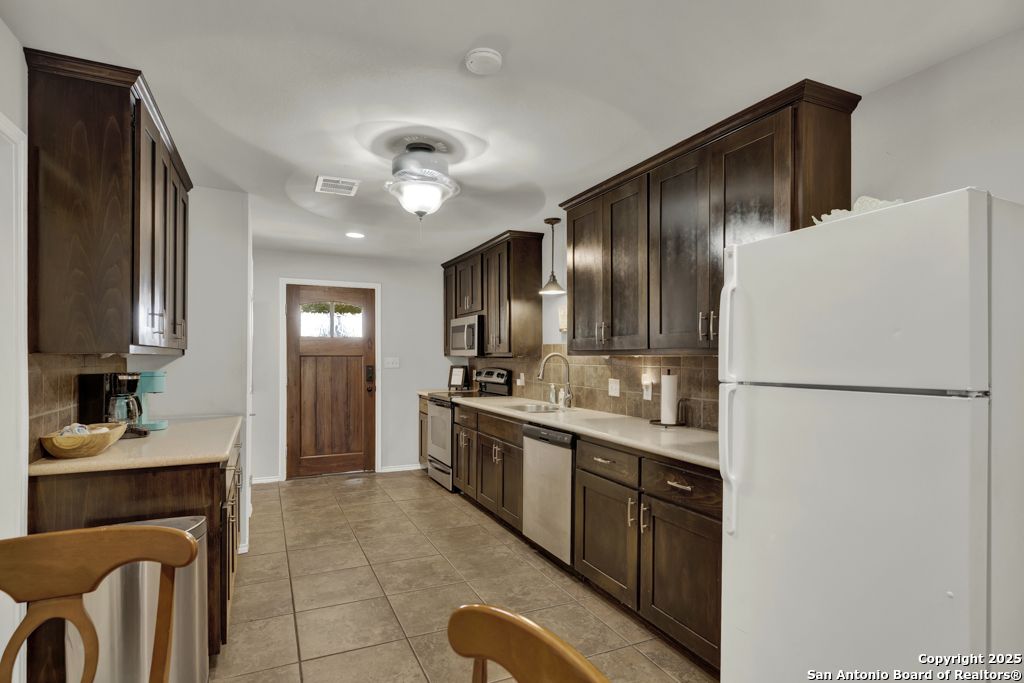 Photo of 1015 Reiley Rd, Seguin, TX 78155 (MLS # 1898163)