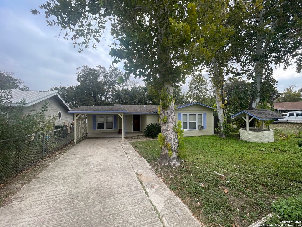 Photo of 1015 Reiley Rd, Seguin, TX 78155 (MLS # 1898163)