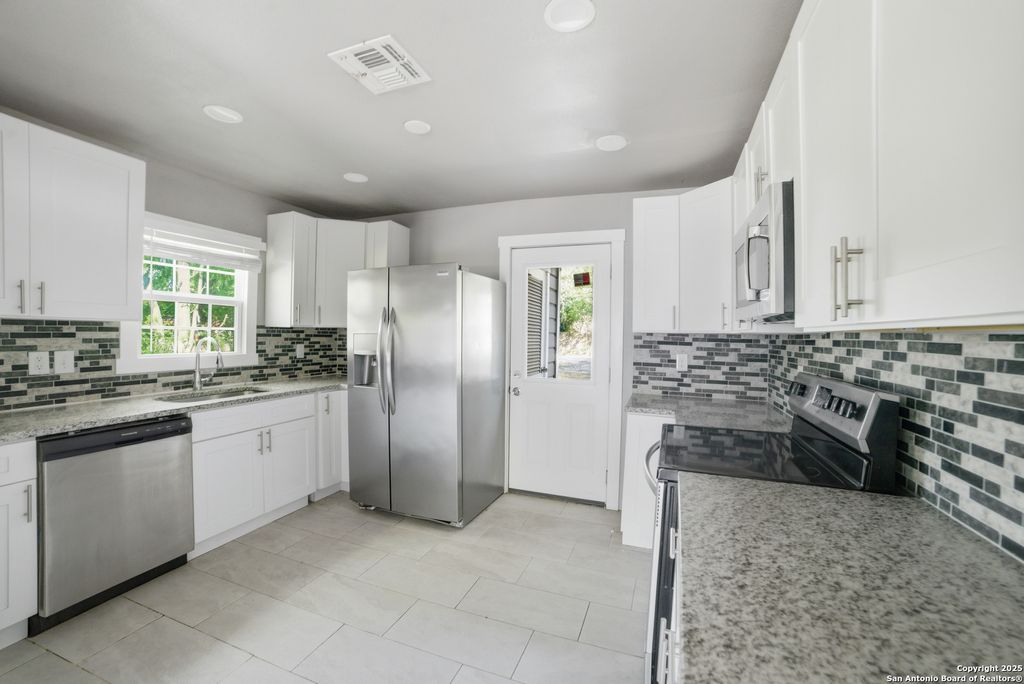 Photo of 1907 Burnet St, San Antonio, TX 78202 (MLS # 1915549)