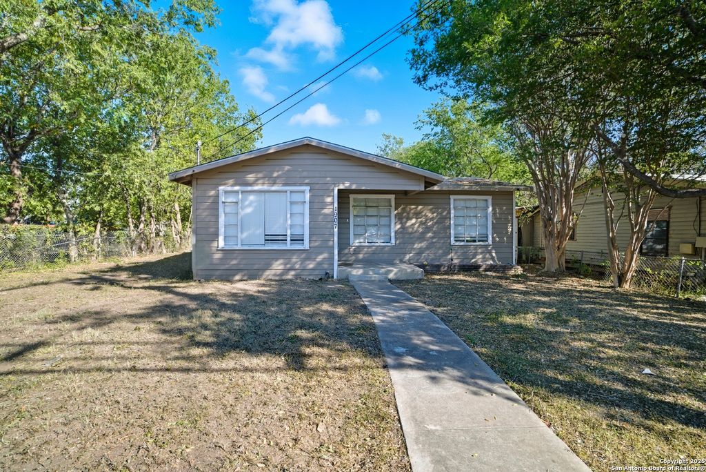 Photo of 1907 Burnet St, San Antonio, TX 78202 (MLS # 1915549)