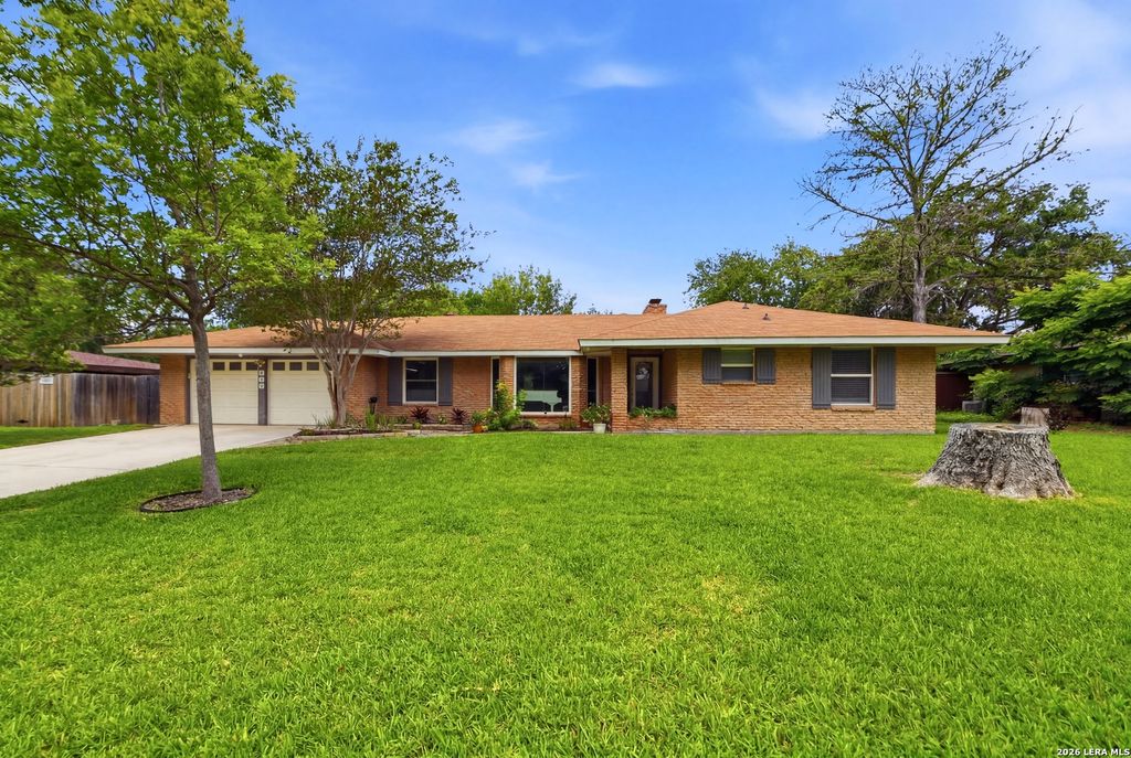 Photo of 429 DRIFTWIND DR, Windcrest, TX 78239 (MLS # 1972932)