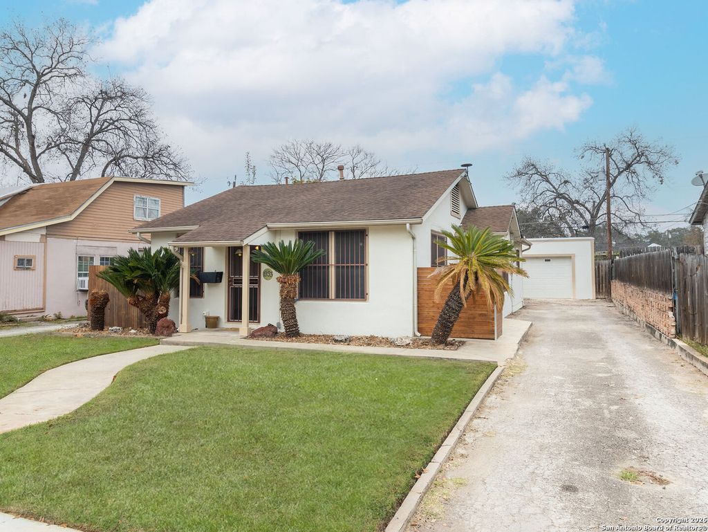 Photo of 1933 McKinley Avenue, San Antonio, TX 78210 (MLS # 1932338)