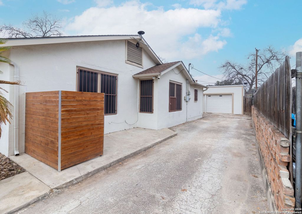 Photo of 1933 McKinley Avenue, San Antonio, TX 78210 (MLS # 1932338)