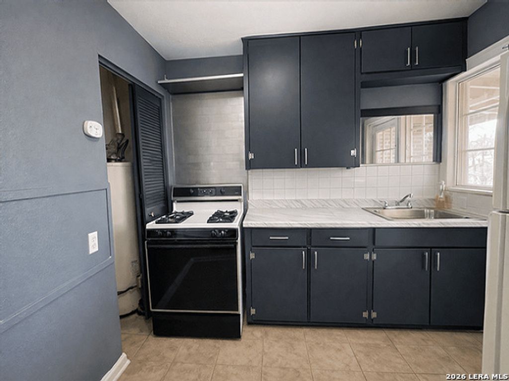 Photo of 1511 W Woodlawn Ave 3 #3, San Antonio, TX 78201 (MLS # 1956422)