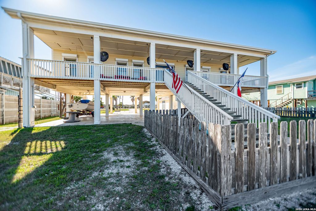 Photo of 1565 N Ocean Dr, Port LaVaca, TX 77979 (MLS # 1943880)