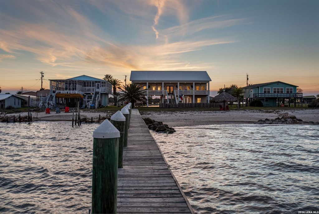 Photo of 1565 N Ocean Dr, Port LaVaca, TX 77979 (MLS # 1943880)