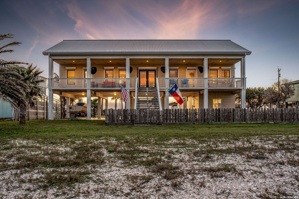 Photo of 1565 N Ocean Dr, Port LaVaca, TX 77979 (MLS # 1943880)