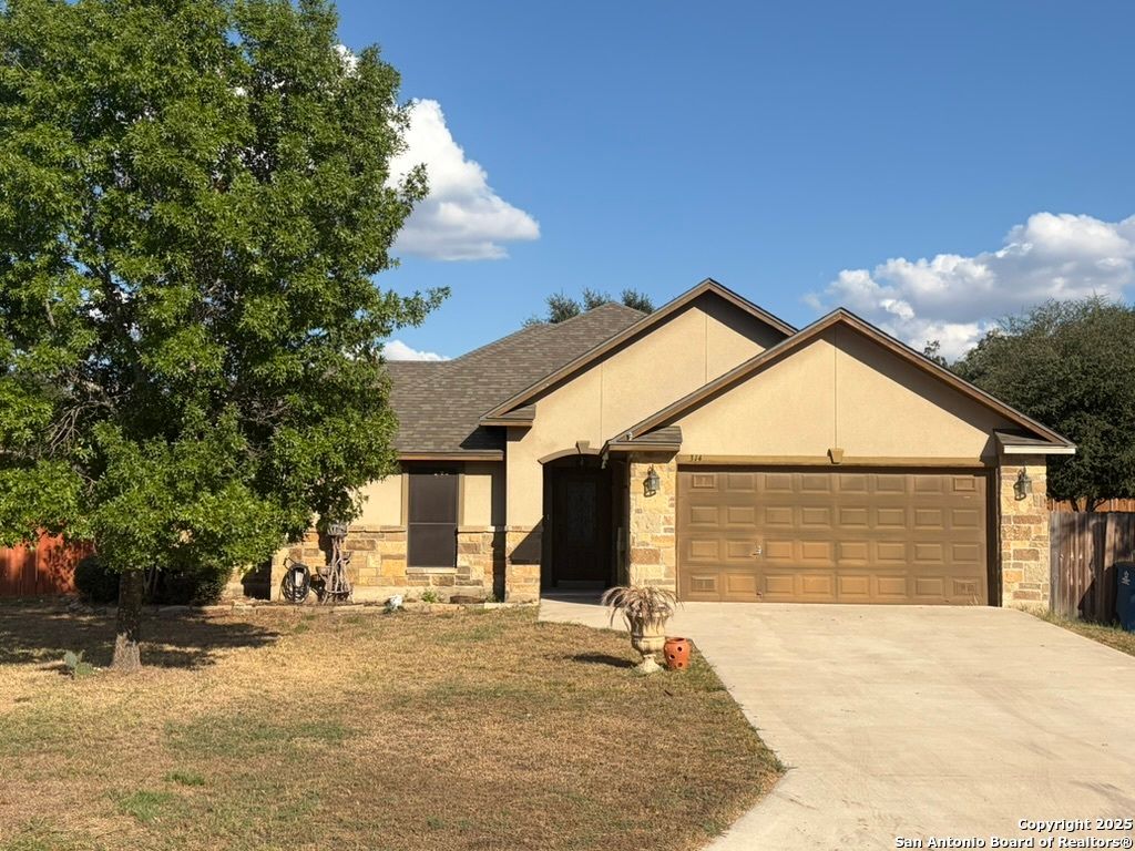 Photo of 314 Yorktown, Pleasanton, TX 78064 (MLS # 1914182)
