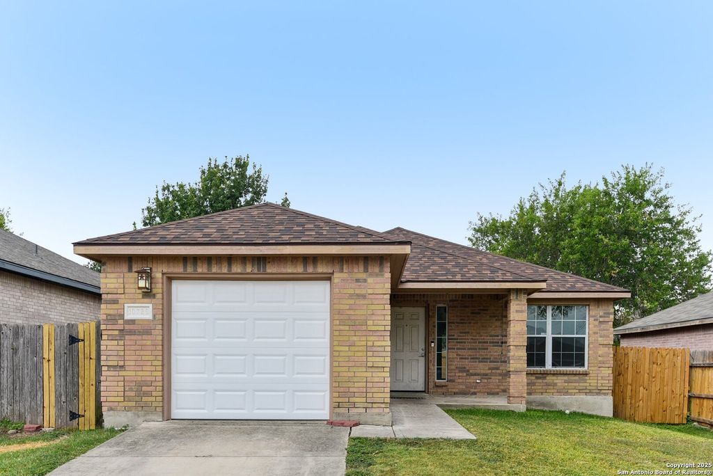 Photo of 10726 N Shaenridge, San Antonio, TX 78254 (MLS # 1916314)