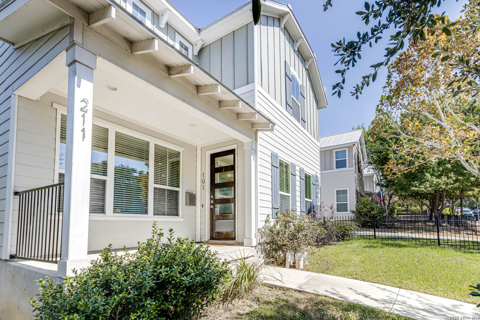 Search 211 Claremont Ave 101