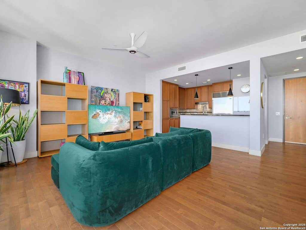 Photo of 610 E MARKET ST 2816 #2816, San Antonio, TX 78205 (MLS # 1957823)