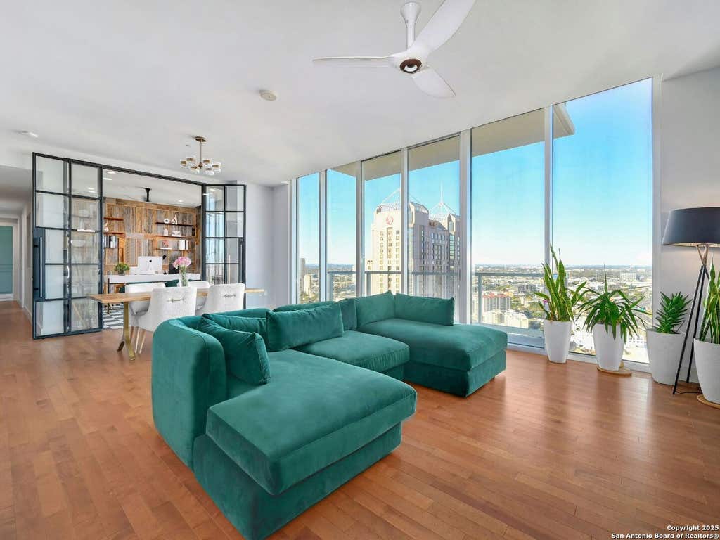 Photo of 610 E MARKET ST 2816 #2816, San Antonio, TX 78205 (MLS # 1957823)
