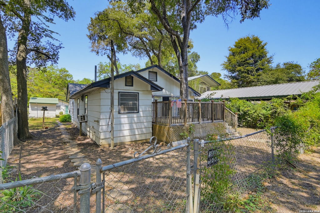 Photo of 924 Lake Drive, Seguin, TX 78155 (MLS # 2014157)