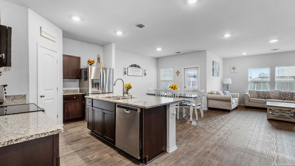 Photo of 731 Monarch Dr, Seguin, TX 78155 (MLS # 1955879)