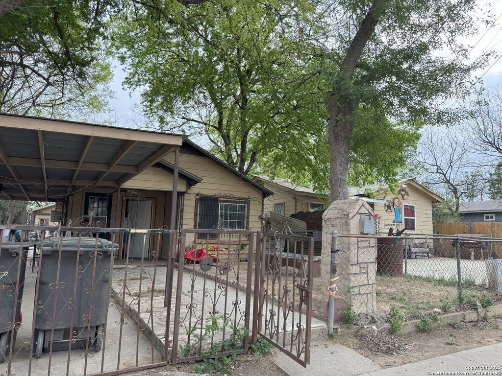 Photo of 2930 Tampico St, San Antonio, TX 78207 (MLS # 1909732)