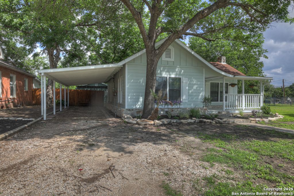 Photo of 1050 W. Coll, New Braunfels, TX 78130 (MLS # 1921669)