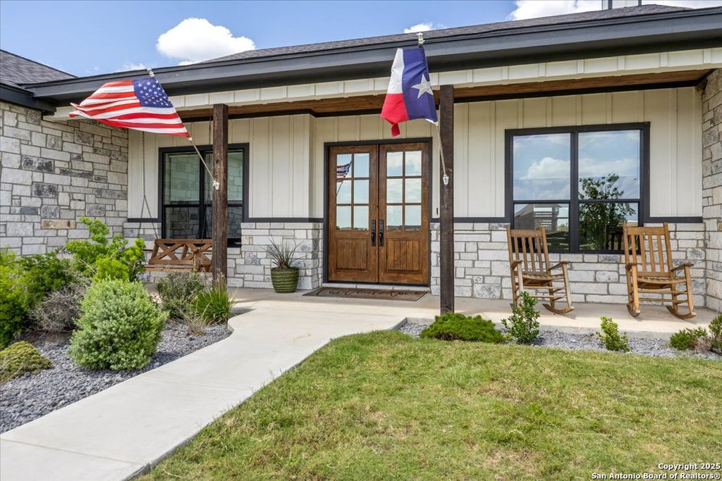 Photo of 317 Farmstead, Seguin, TX 78155 (MLS # 1941477)
