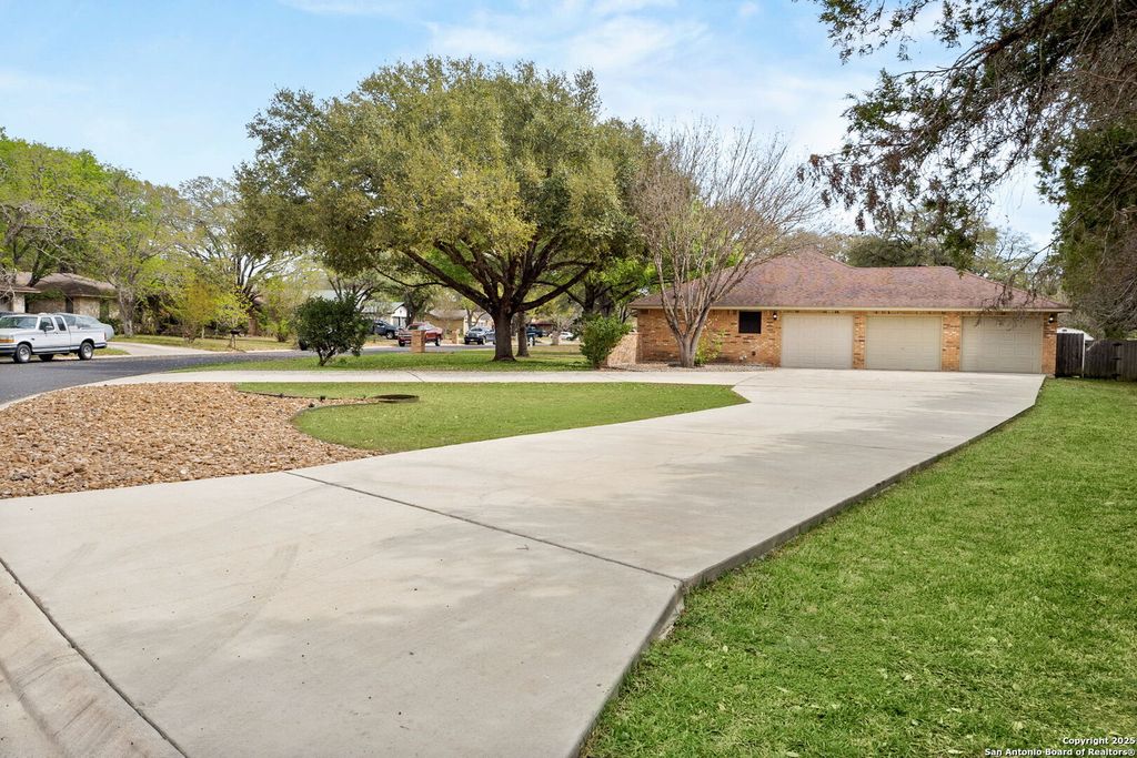 Photo of 1633 Willow, Seguin, TX 78155 (MLS # 1917487)