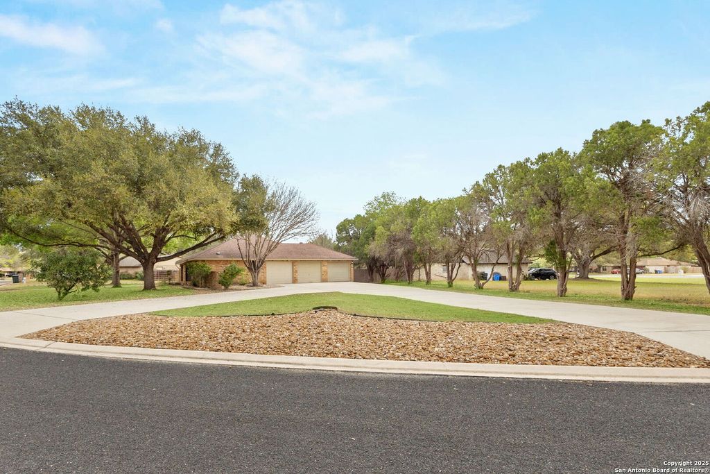 Photo of 1633 Willow, Seguin, TX 78155 (MLS # 1917487)