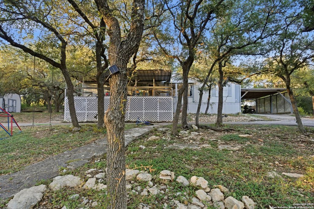 Photo of 185 CANYON BEND, Canyon Lake, TX 78133 (MLS # 1924287)