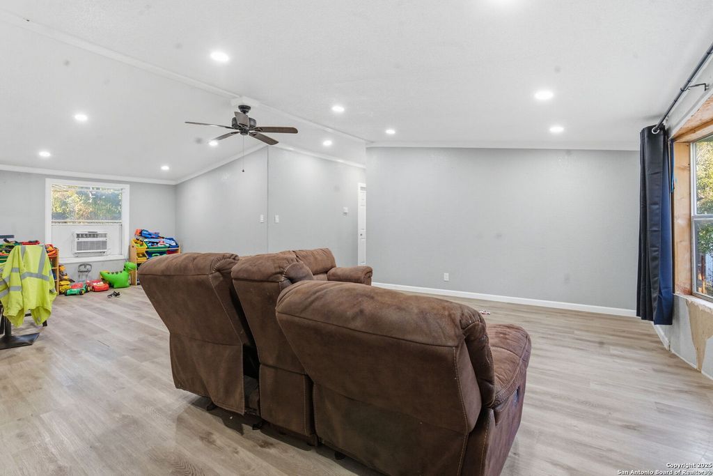 Photo of 185 CANYON BEND, Canyon Lake, TX 78133 (MLS # 1924287)