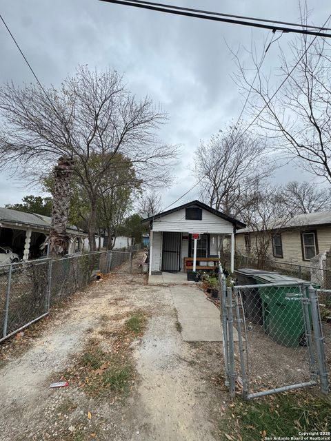 Photo of 413 Matthews, San Antonio, TX 78237 (MLS # 1935120)