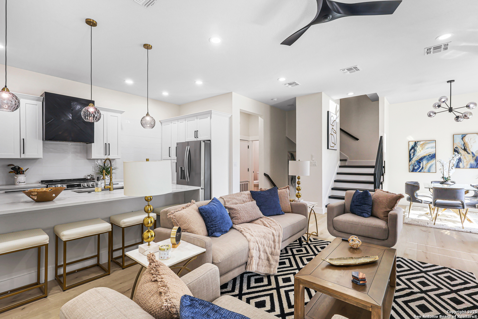 1021 S Hackberry 202