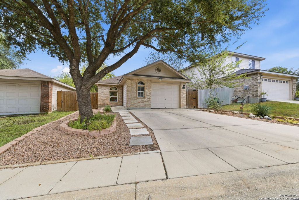 Photo of 6 DROUGHT CROSS, San Antonio, TX 78240 (MLS # 1923213)