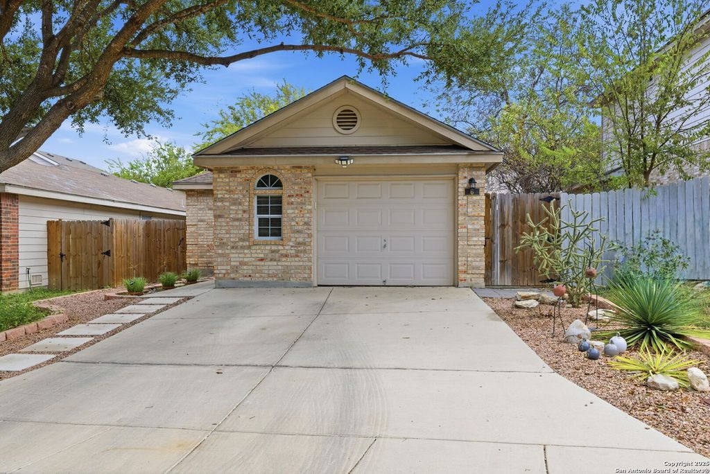Photo of 6 DROUGHT CROSS, San Antonio, TX 78240 (MLS # 1923213)