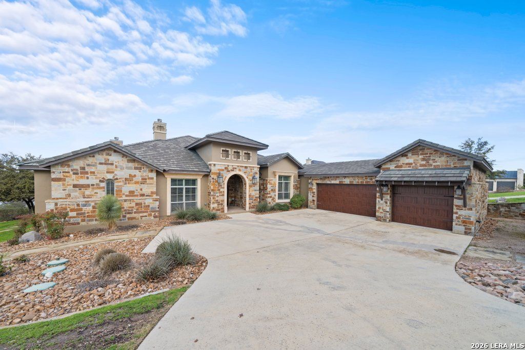 Photo of 538 Oak Shores Drive, Canyon Lake, TX 78133 (MLS # 1938145)