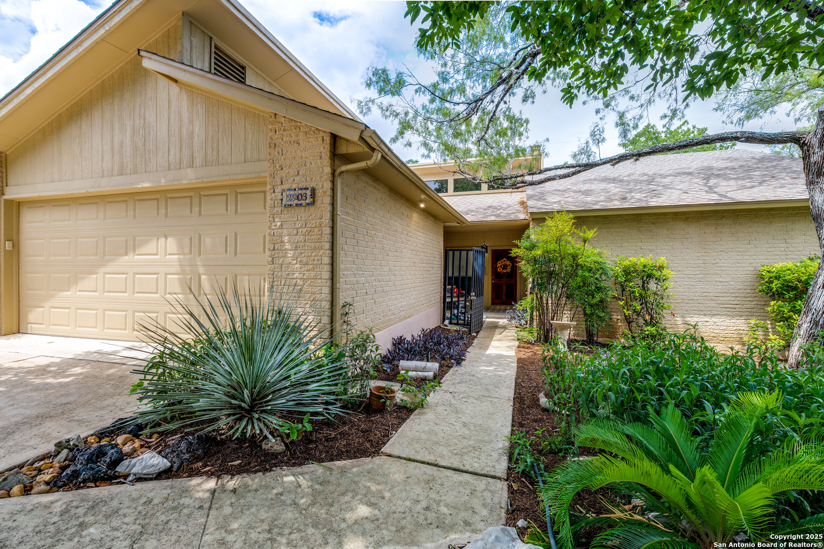 2903 Rocky Oak