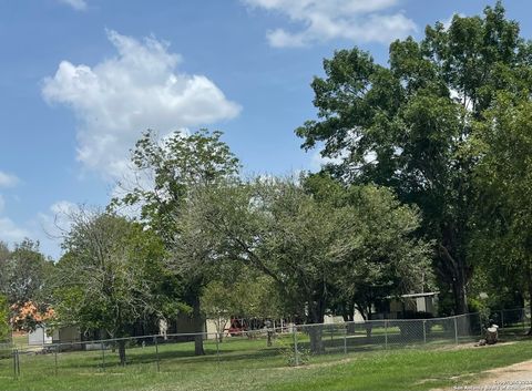 A home in Jourdanton