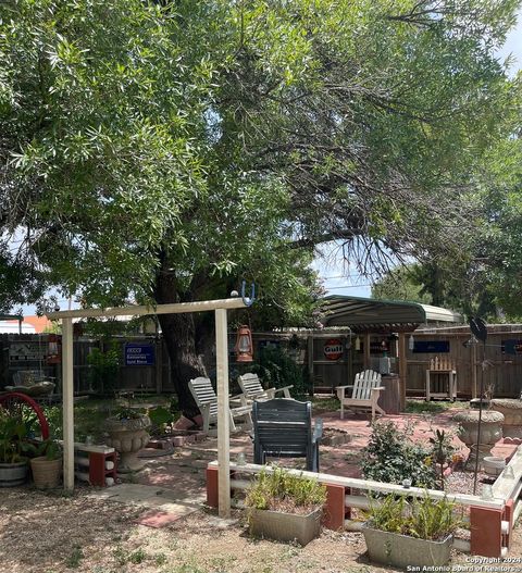 A home in Jourdanton