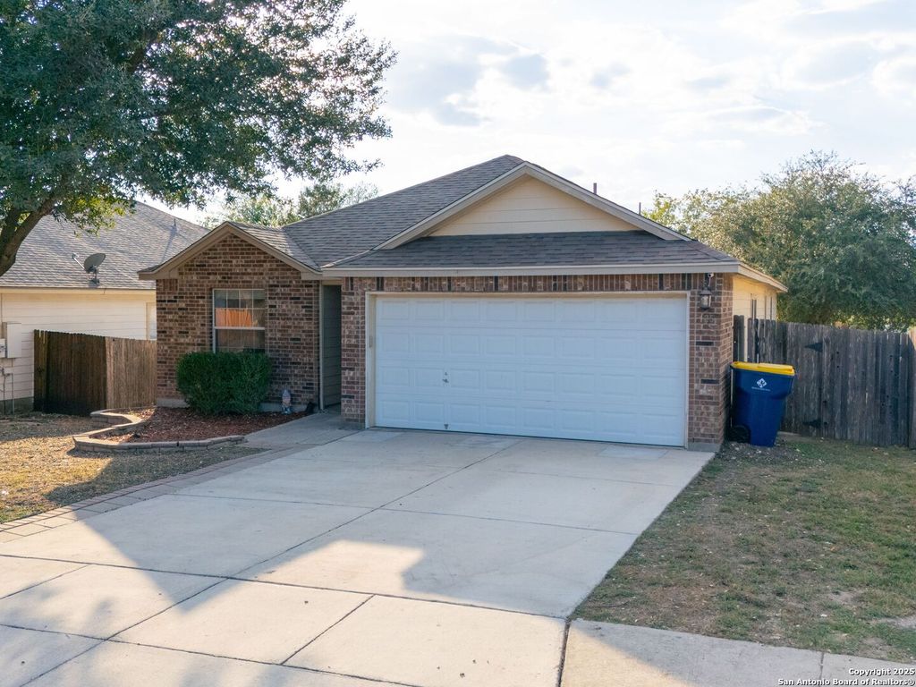 Photo of 125 Dewberry, Cibolo, TX 78108 (MLS # 1913151)