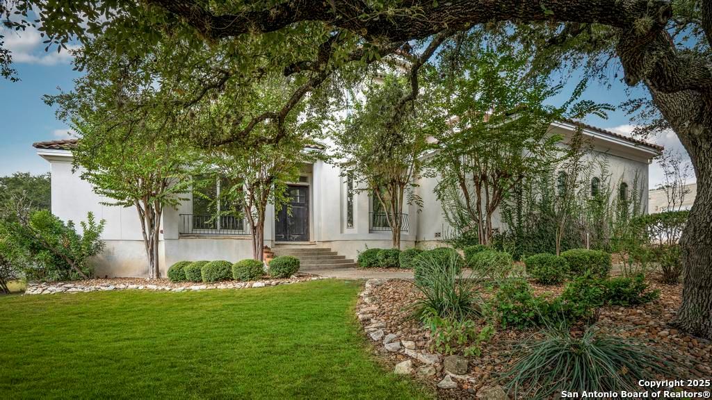 Photo of 7 E Park Mountain, San Antonio, TX 78255 (MLS # 1924896)