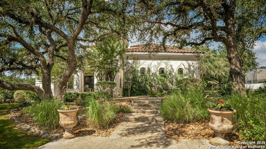 Photo of 7 E Park Mountain, San Antonio, TX 78255 (MLS # 1924896)