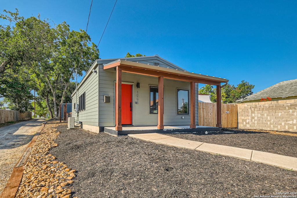 Photo of 1008 Dawson St, San Antonio, TX 78202 (MLS # 1926572)