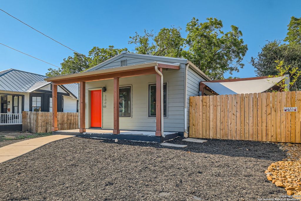 Photo of 1008 Dawson St, San Antonio, TX 78202 (MLS # 1926572)