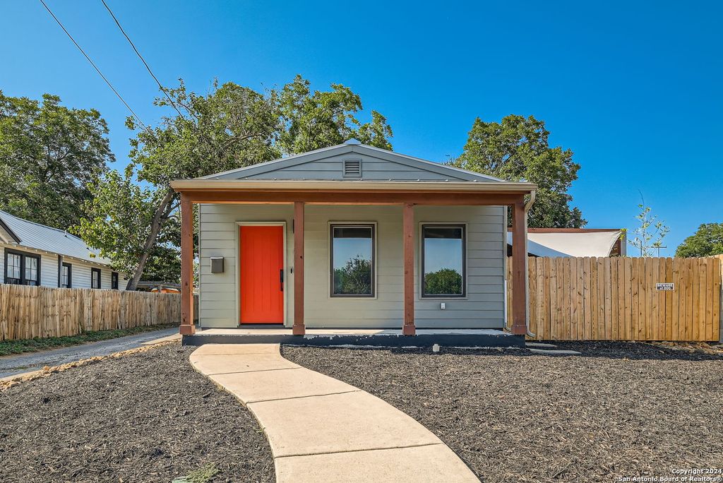 Photo of 1008 Dawson St, San Antonio, TX 78202 (MLS # 1926572)