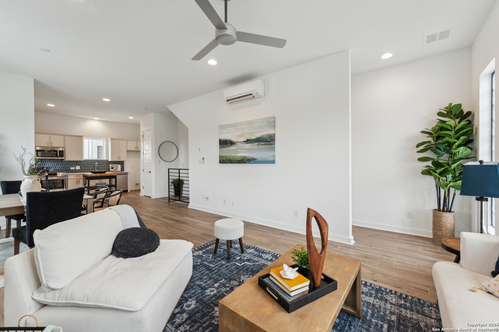 1735 W Gramercy UNIT 302